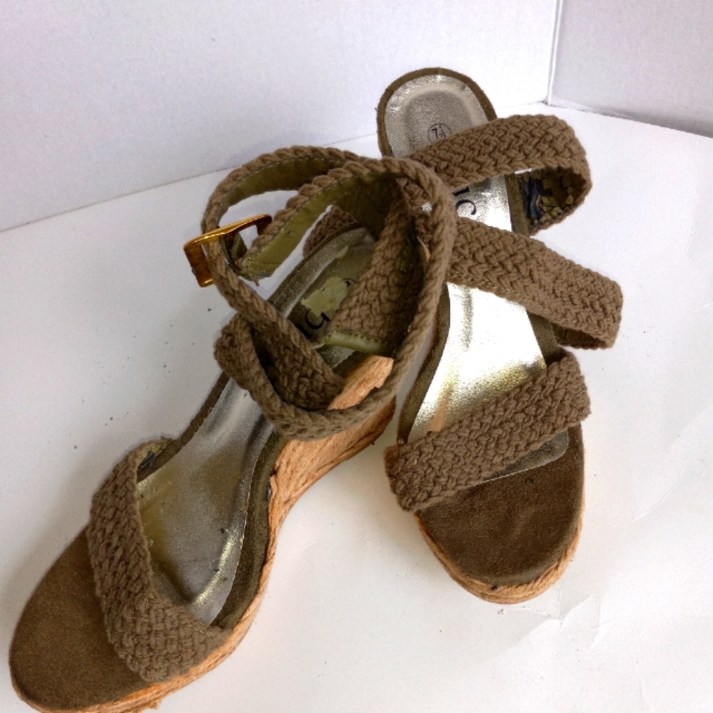 Bucco women's 5 in high wedgies olive green ankle wrap braided fabric.